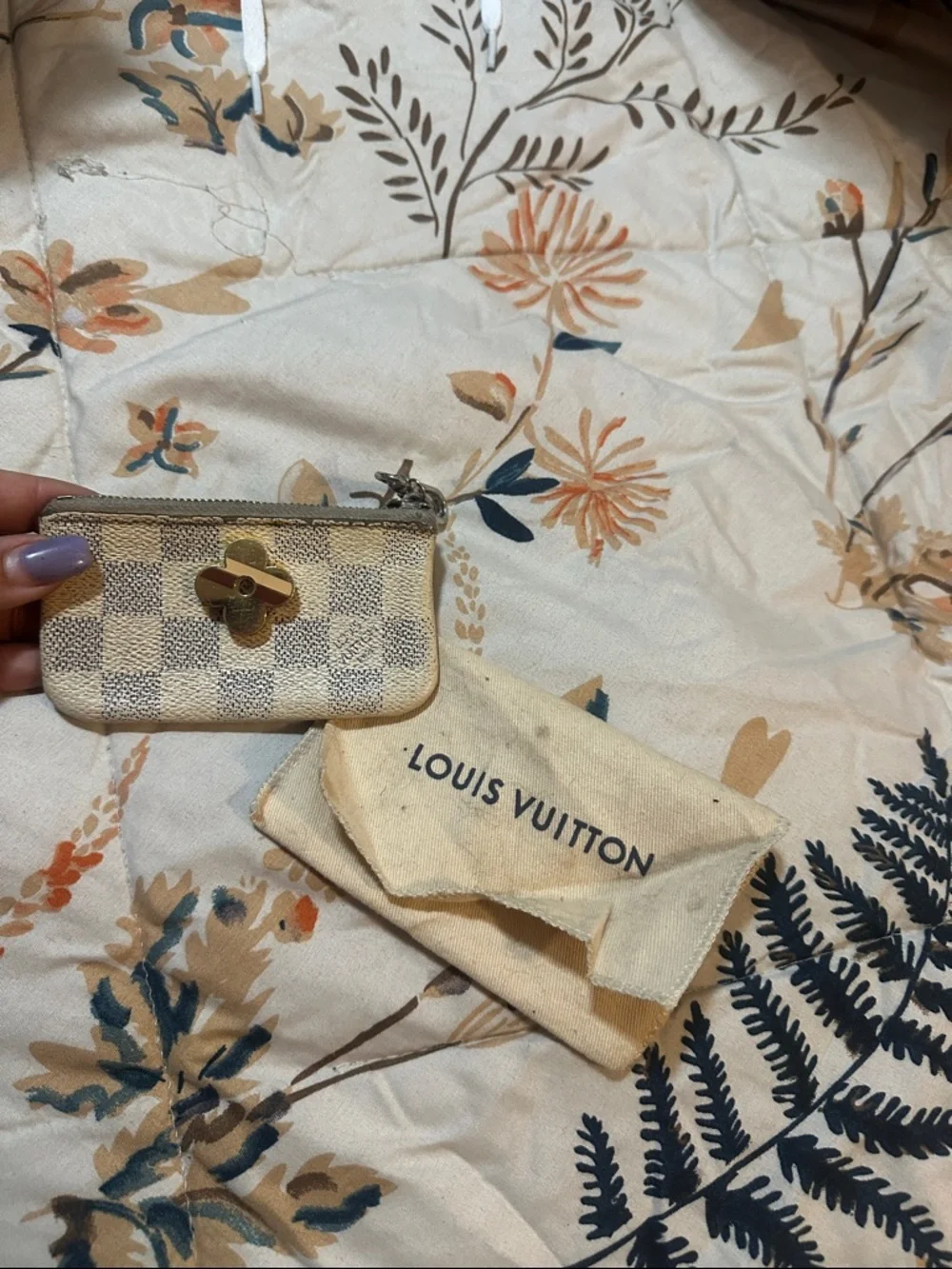 Louis Vuitton Beige Checkered Card Pouch with Gold Floral Accent - Picture 2 of 5